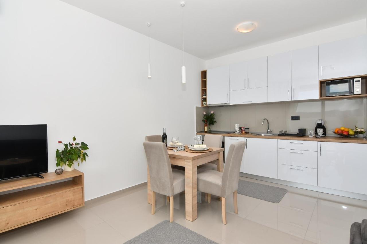 Apartmani Porat Igalo Eksteriør billede